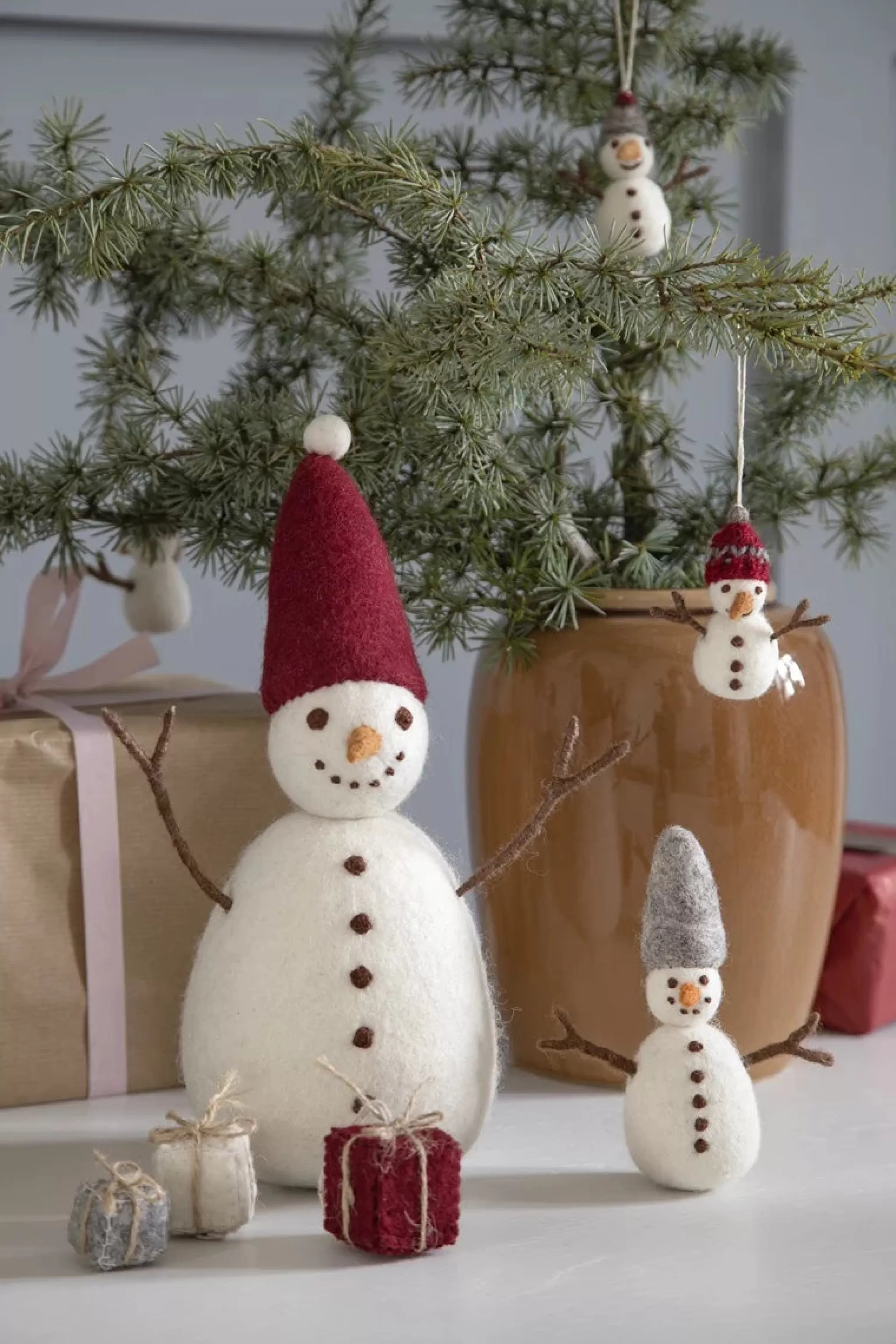 En Gry & Sif Christmas Figurine - Snowman (Grey) - Large