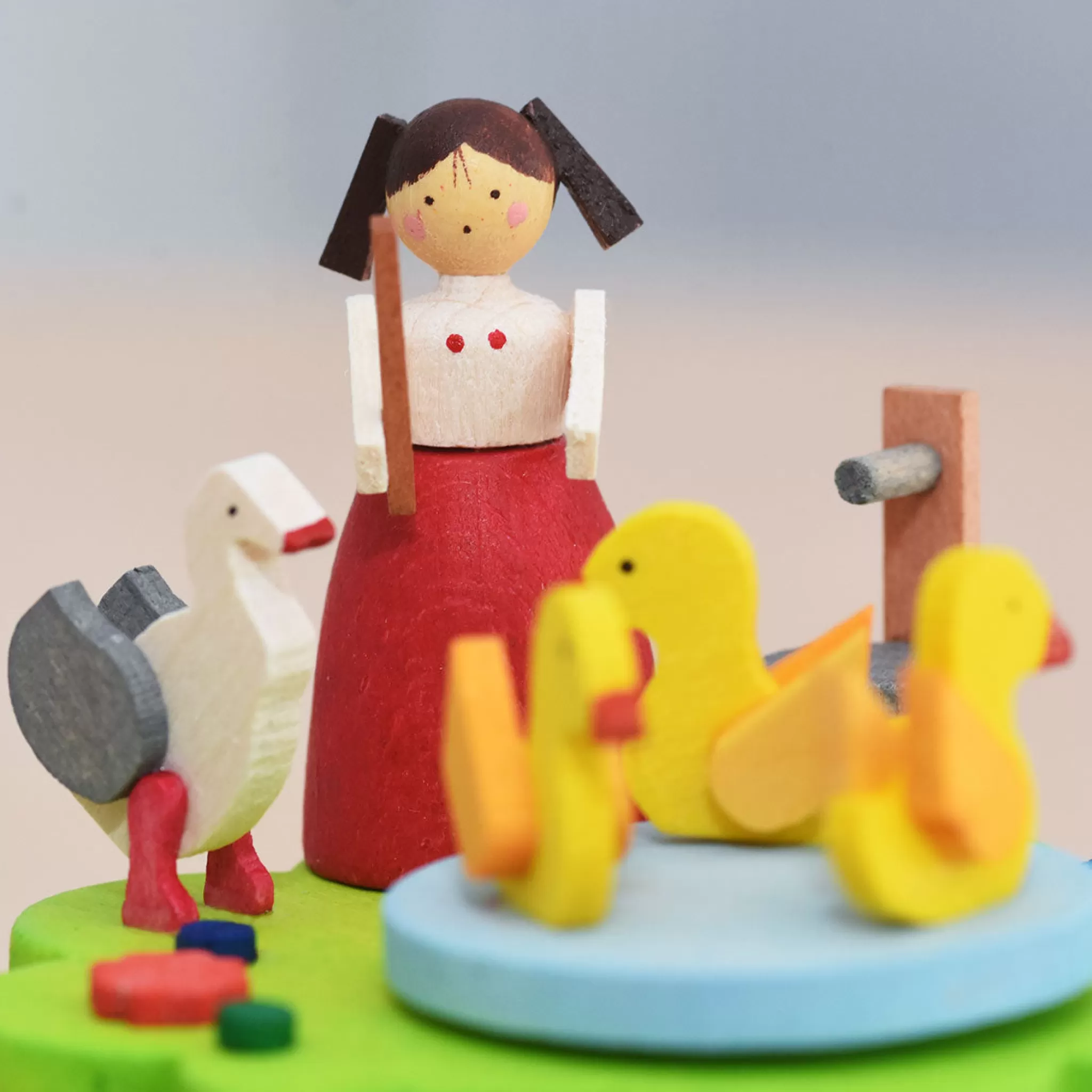 Graupner Music Box (Traditional Crank-Style) - Miniature Girl Feeding Geese