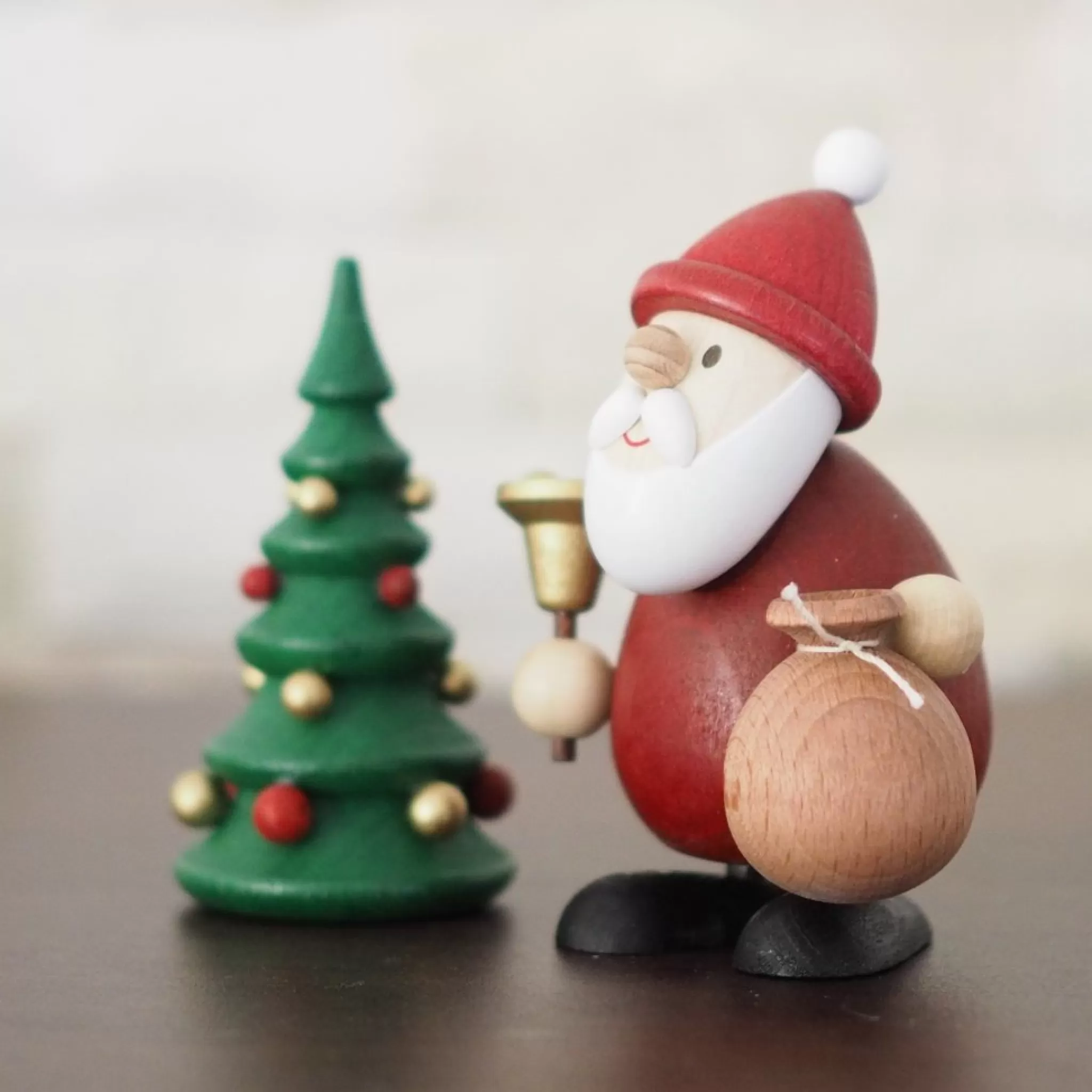Paul Ullrich Weihnachtsmann Collectibles - Santa And Bell With Tree