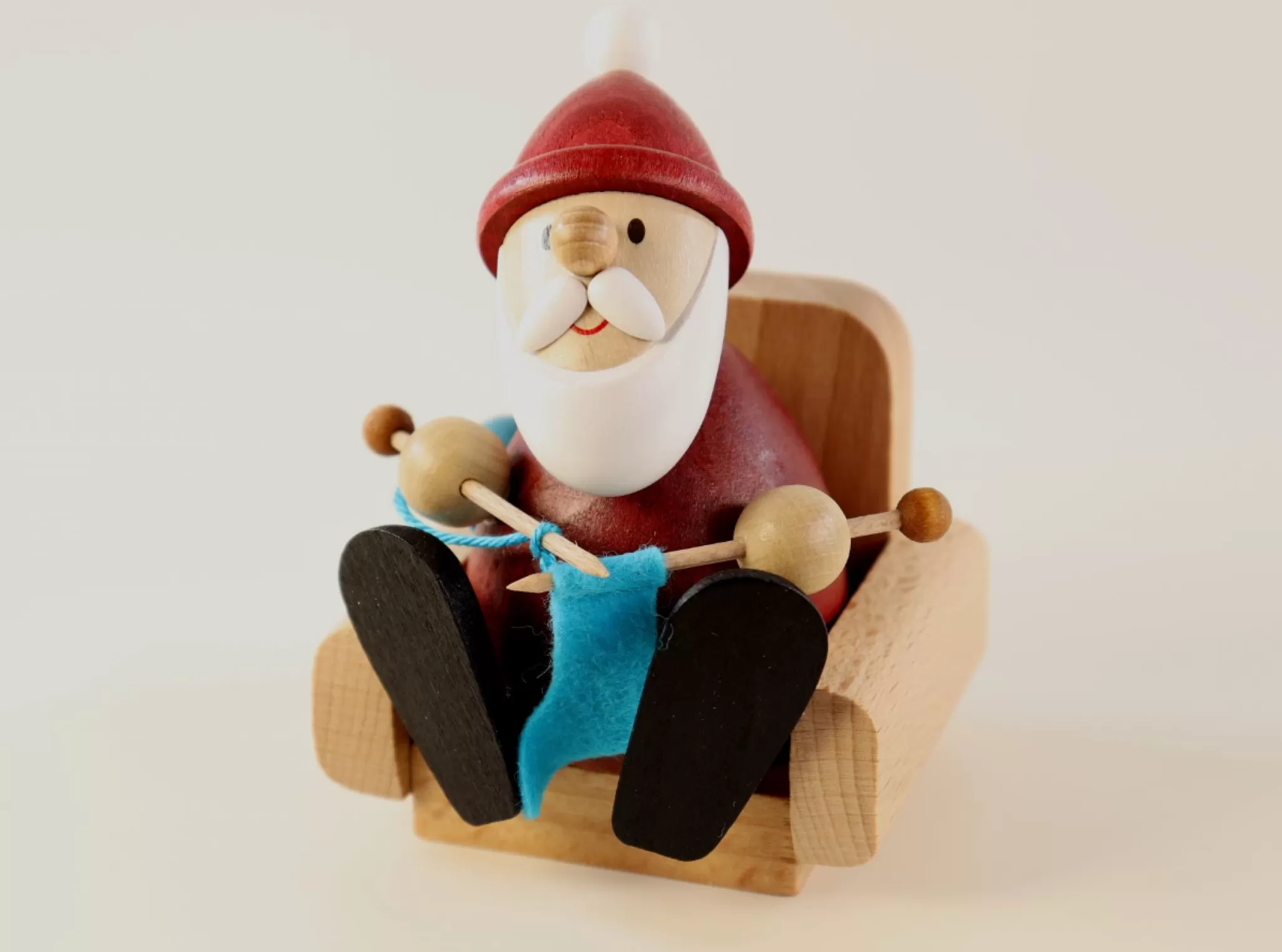 Paul Ullrich Weihnachtsmann Collectibles - Santa Knitting In Armchair